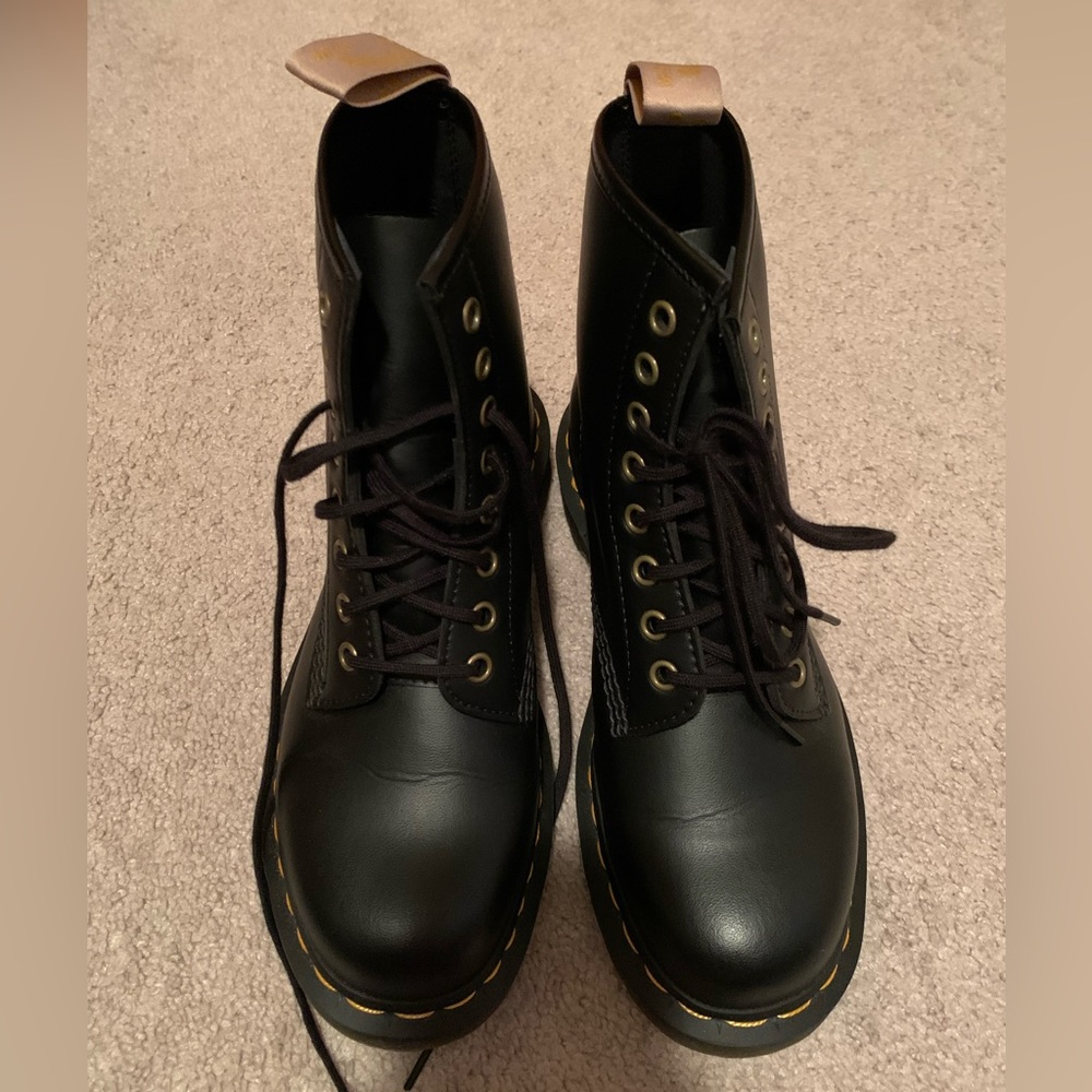 Women’s Dr Martens Size 8